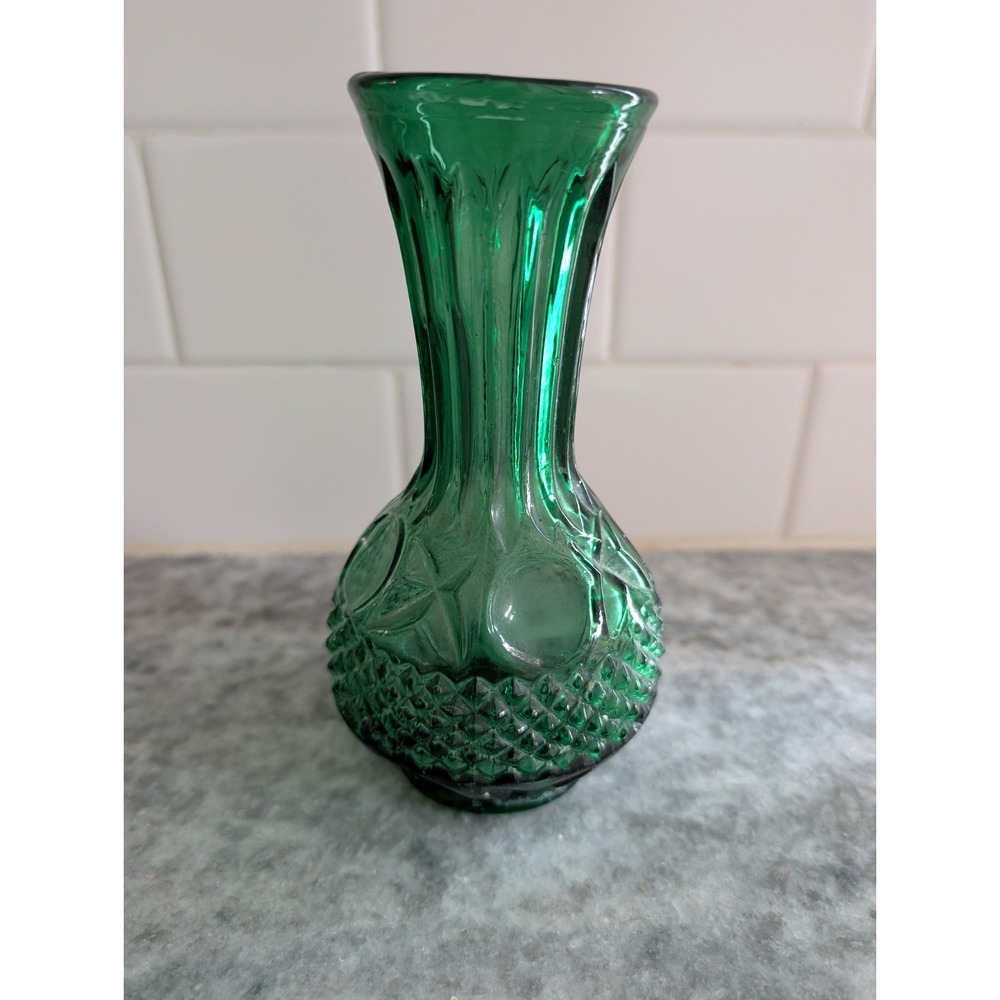 VTG Emerald Green Pressed Glass Diamond Pattern Bud Vase 6.5" With Ribbed Neck
